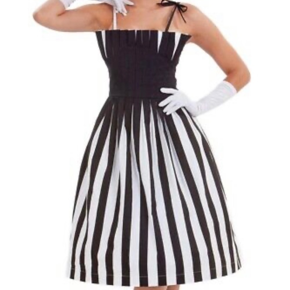 NWOT‼️Tatyana Black and White Sleeveless Dress🖤☠️